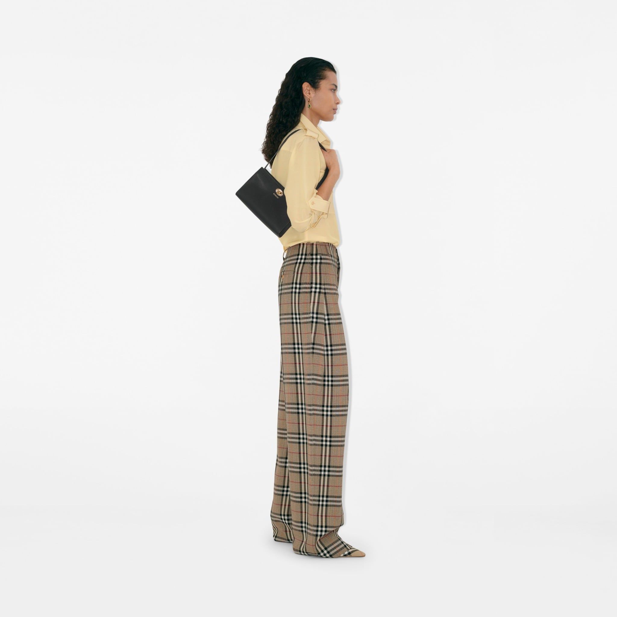  Túi Burberry Cotswolds Pouch​ 'Black' 