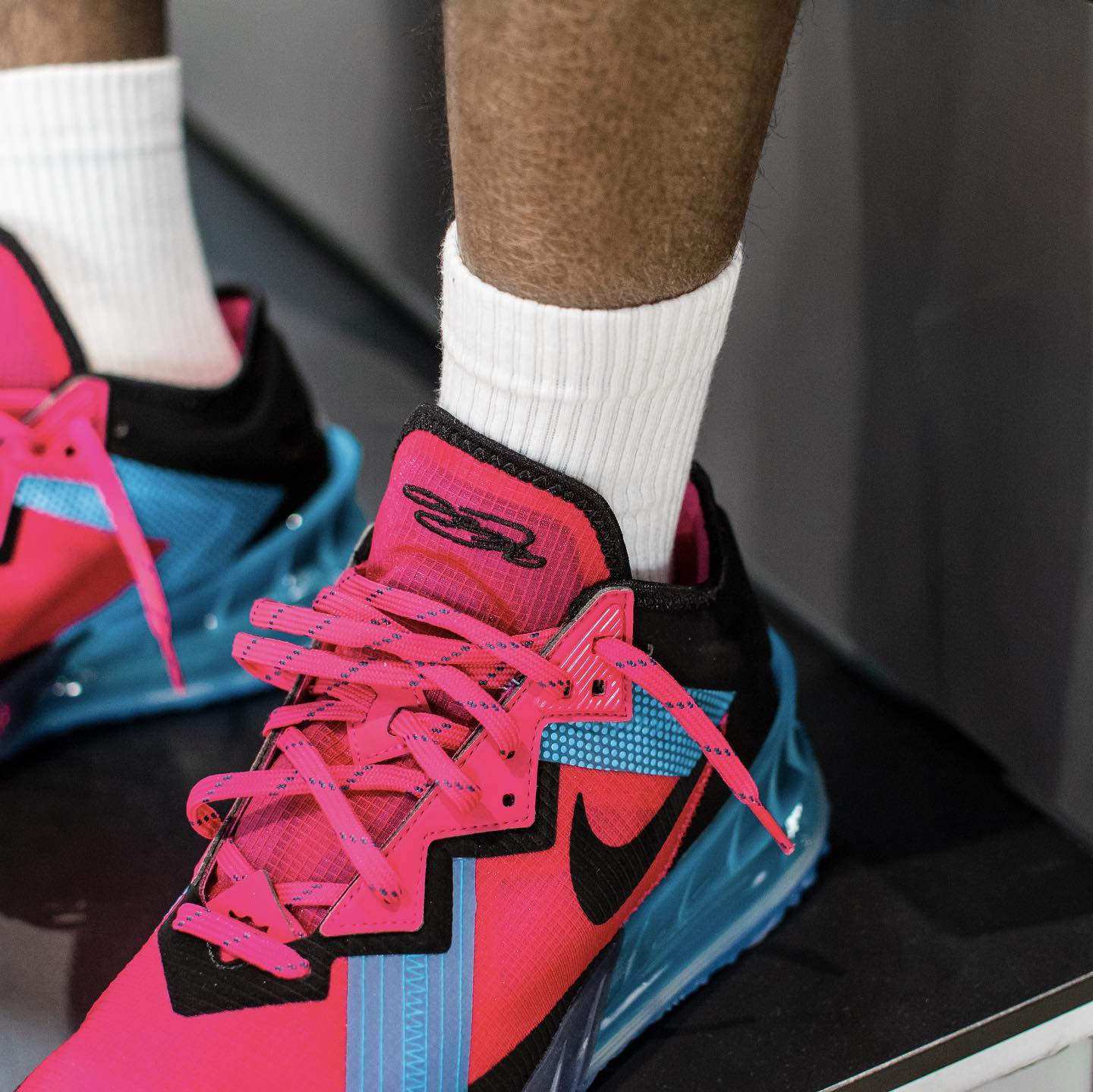  Giày Nike LeBron 18 Low ‘Neon Nights’ 