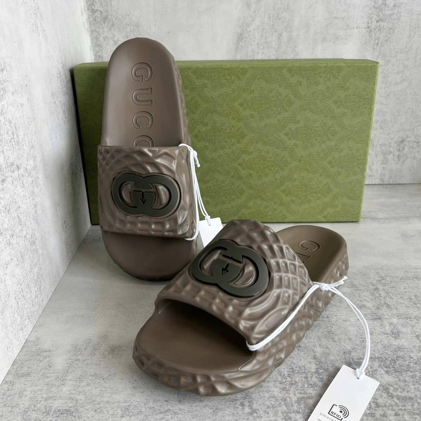  Dép Nữ Gucci Interlocking G Slide 'Brown' 