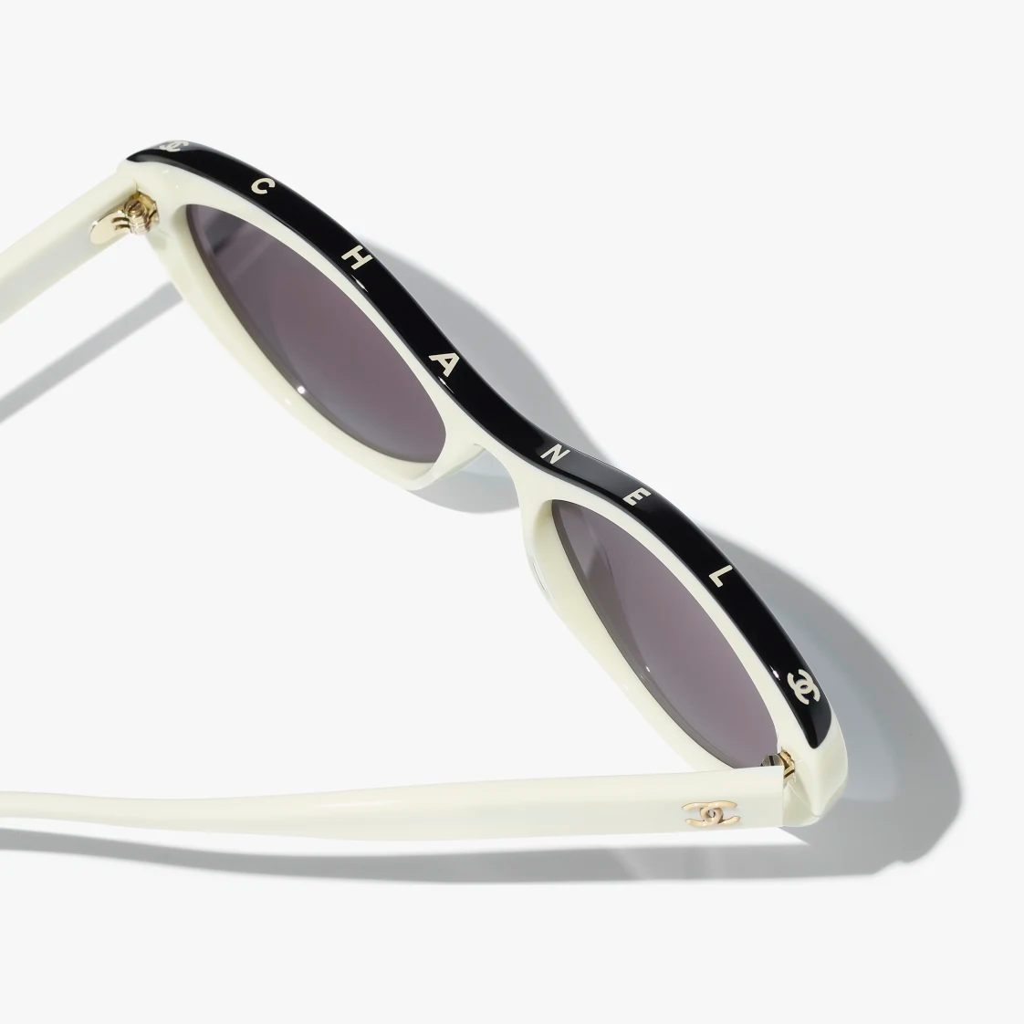  Kính Nữ Chanel Oval Sunglasses 'White' 