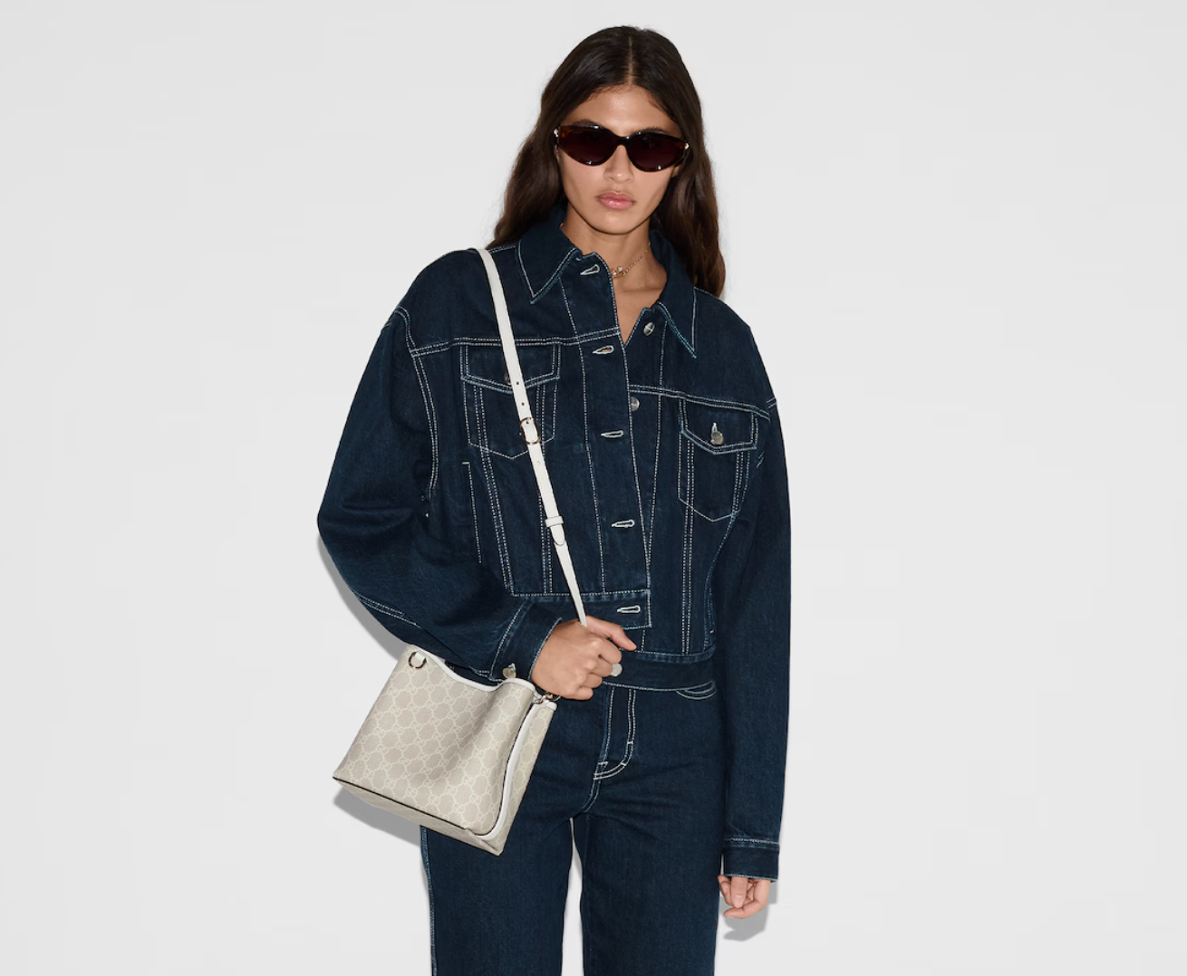  Túi Nữ Gucci Emblem Small Bucket Bag 'Beige' 