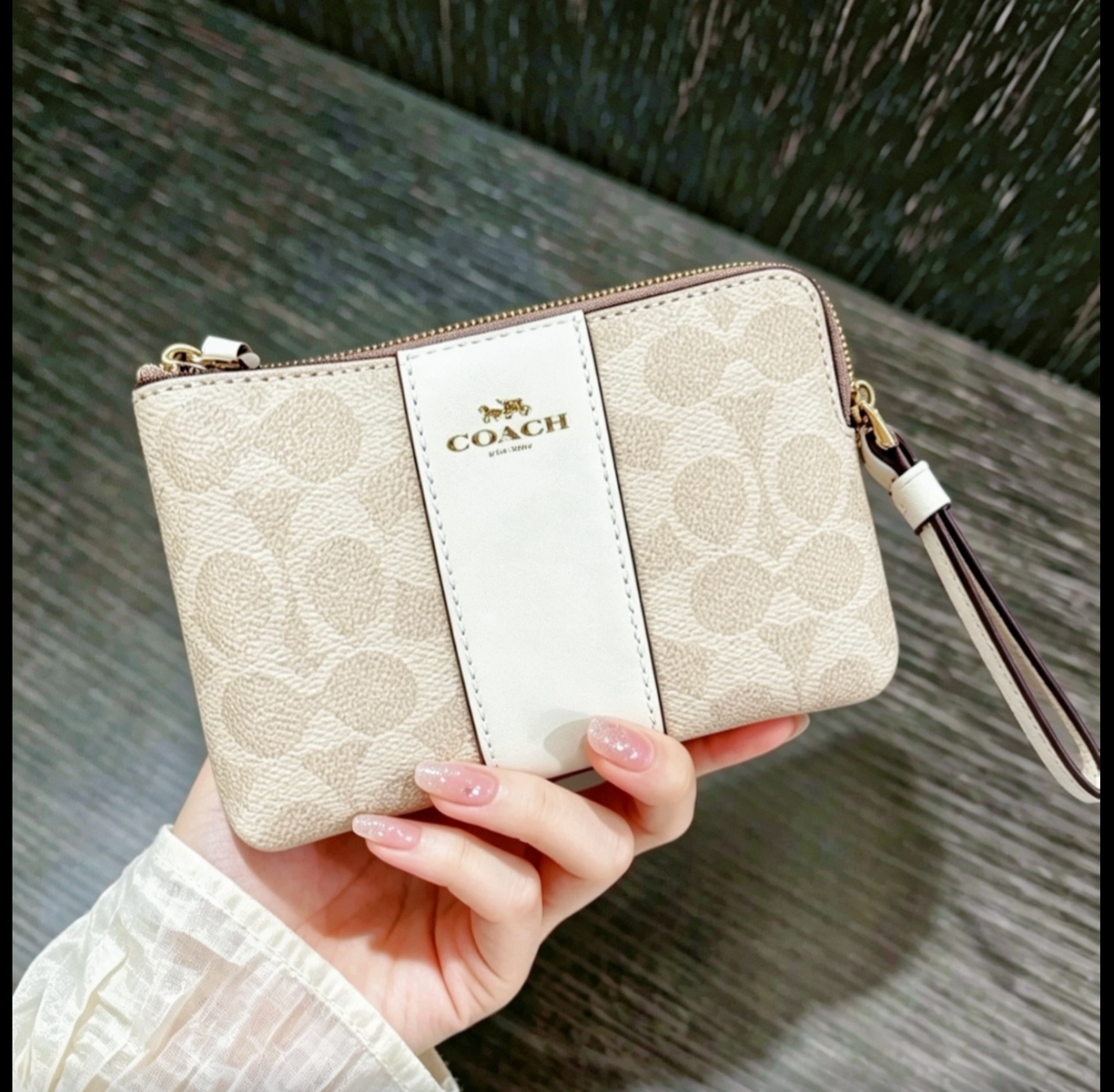 Ví Coach Leather Pouch 'Chalk' 