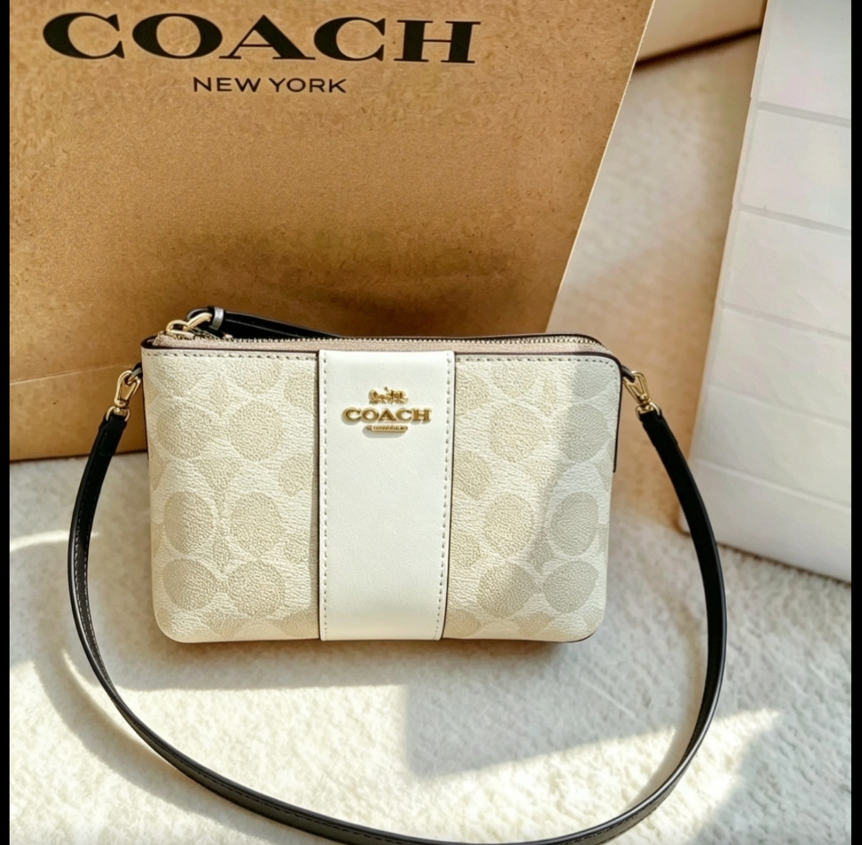  Ví Coach Leather Pouch 'Chalk' 