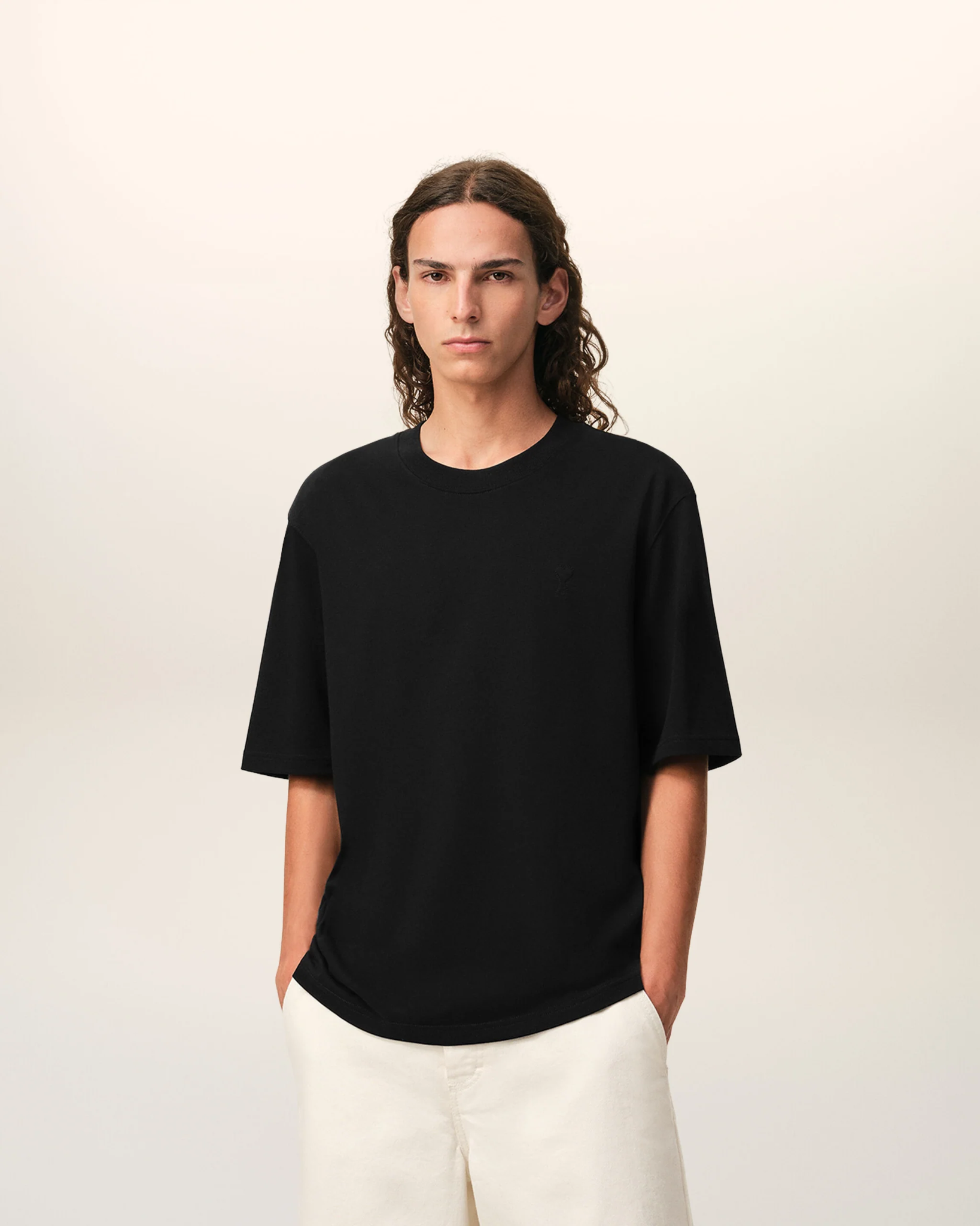  Áo Ami De Coeur Embossed  T-shirt 'Black' 