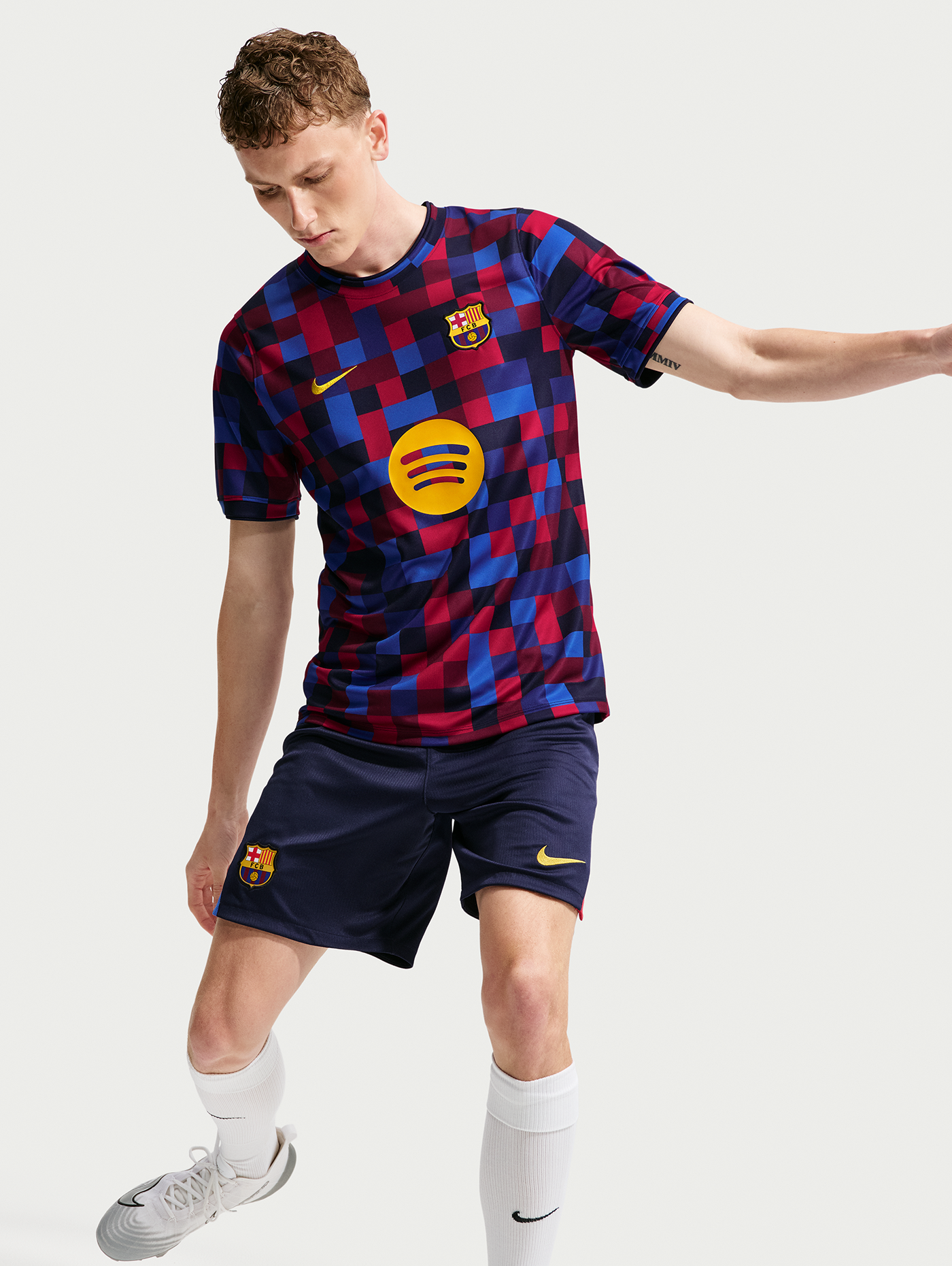  Áo Nike Barcelona Dri-FIT Pre-Match Jersey 