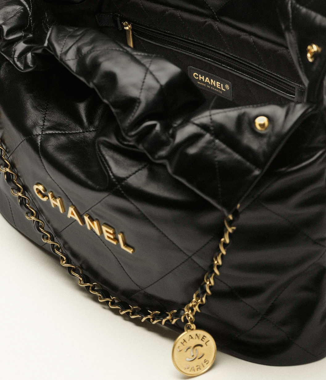  Túi Nữ Chanel 22 Handbag Shiny Calfskin 'Black' 