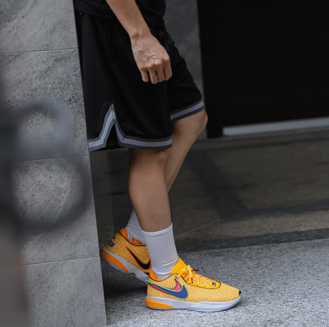  Giày Nike LeBron 20 ‘Laser Orange’ 