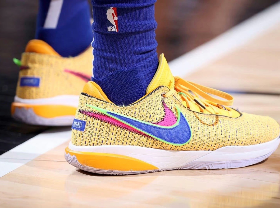  Giày Nike LeBron 20 ‘Laser Orange’ 