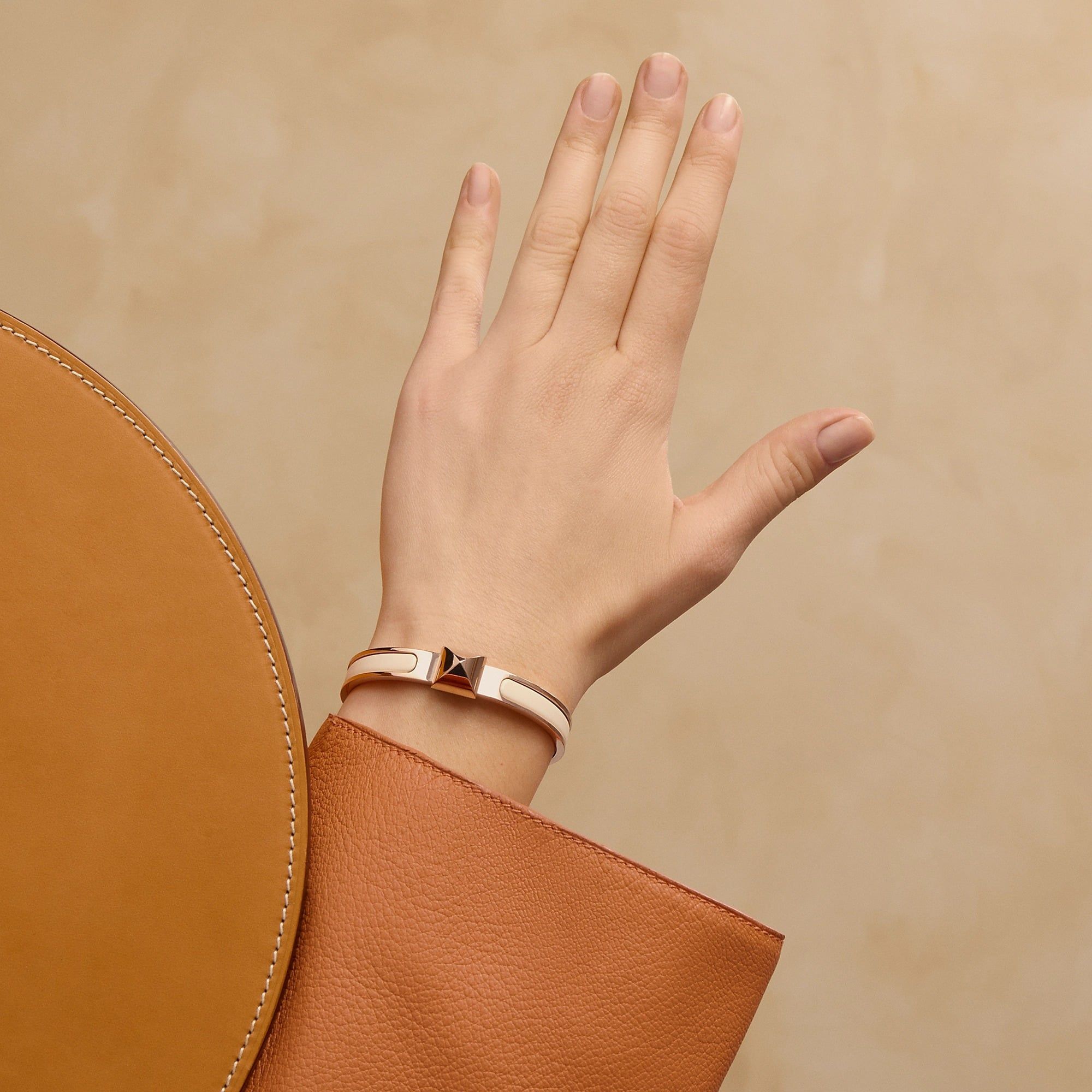  Vòng Tay Nữ Hermes Mini Clic Medor 'Crème Rose Gold' 