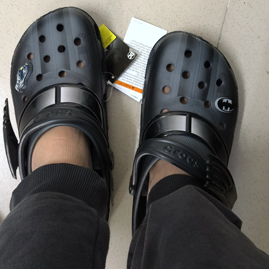  Dép Crocs Classic Clog ‘Batman Batmobile’ 