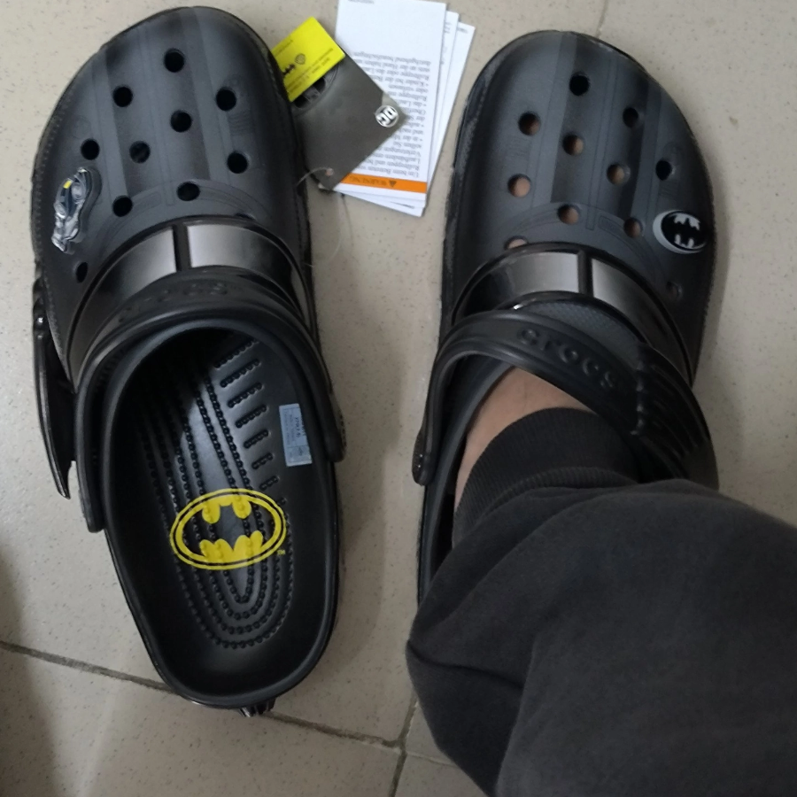  Dép Crocs Classic Clog ‘Batman Batmobile’ 