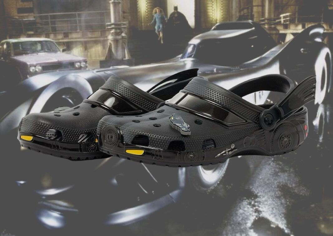  Dép Crocs Classic Clog ‘Batman Batmobile’ 
