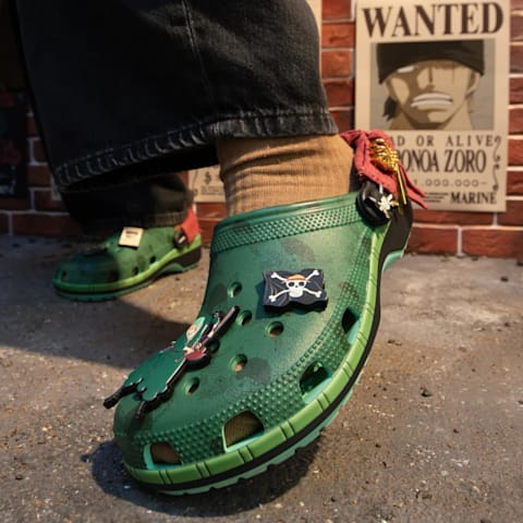  Dép Crocs Classic Clog 'One Piece Roronoa Zoro' 