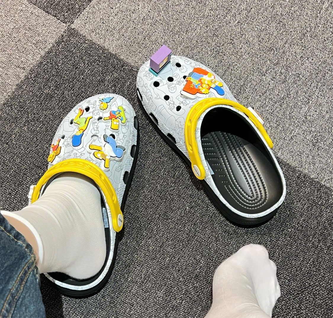  Dép Crocs Classic Clog ‘The Simpsons’ 