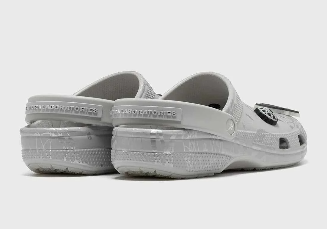  Dép Crocs Classic Clog x Futura Laboratories ‘Pearl White’ 