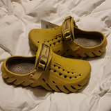  Dép Crocs Echo Clog ‘Desert Grass’ 