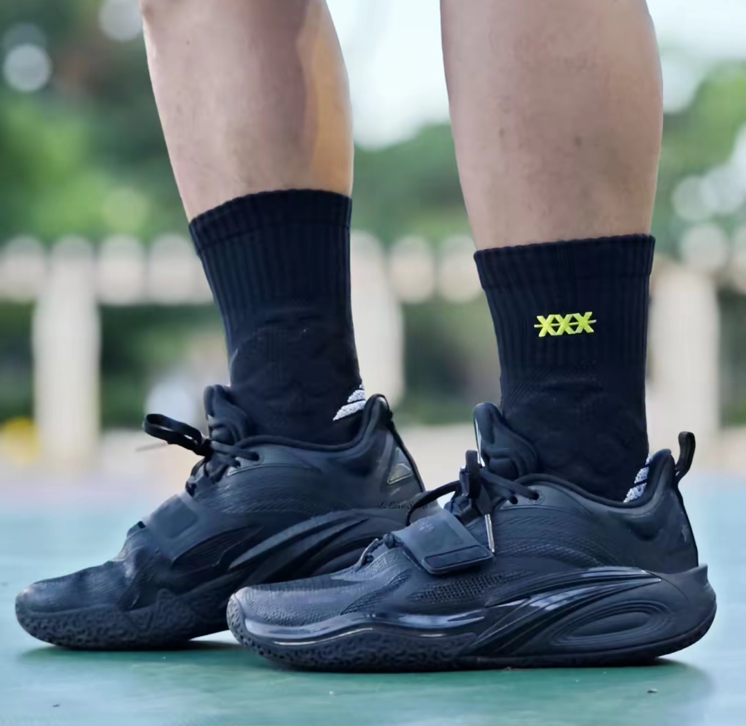  Giày Anta Kai 1 x Kyrie Irving 'Black Warrior' 