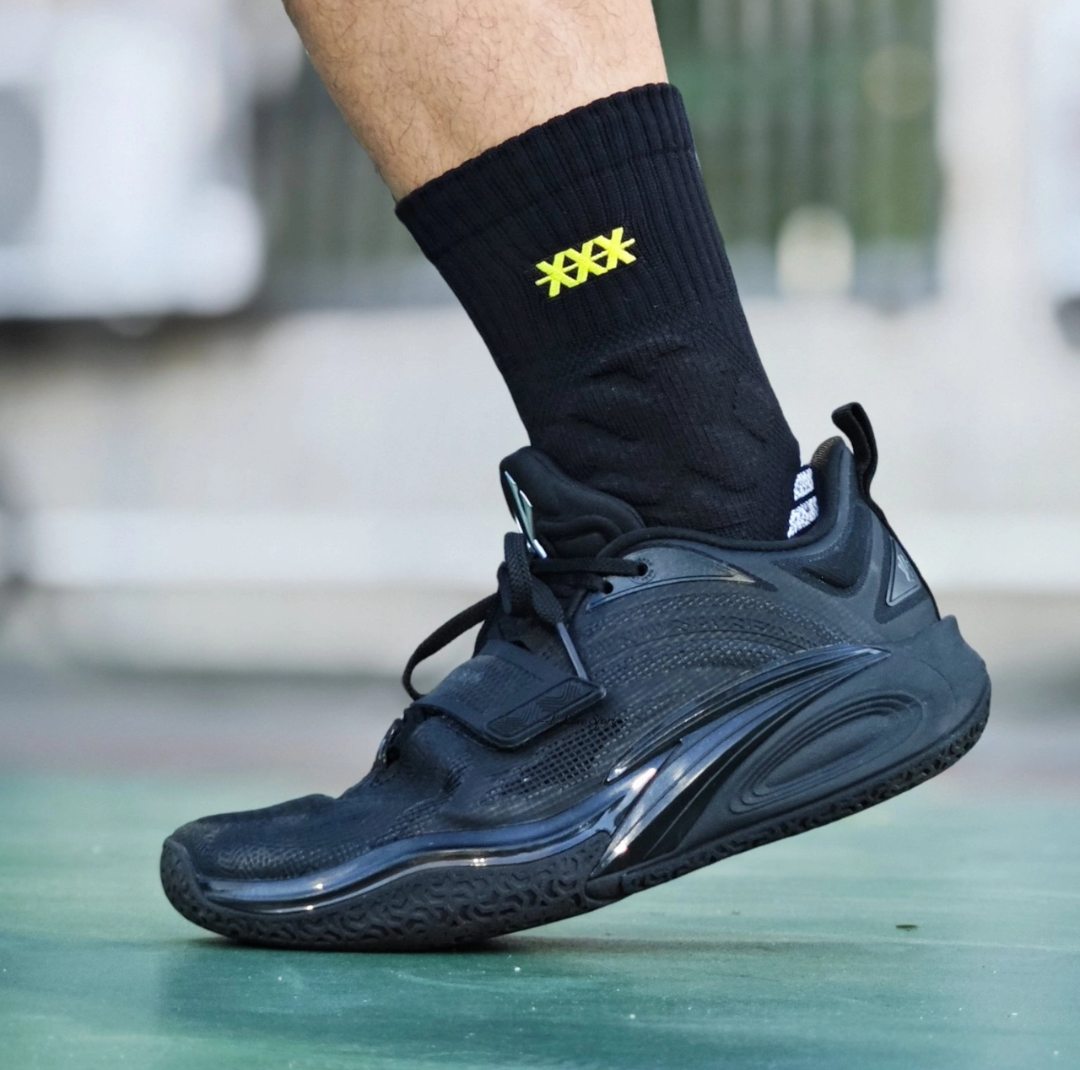  Giày Anta Kai 1 x Kyrie Irving 'Black Warrior' 