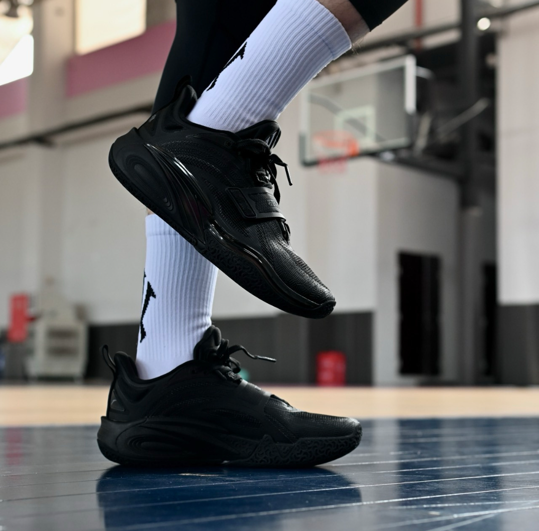  Giày Anta Kai 1 x Kyrie Irving 'Triple Black' 