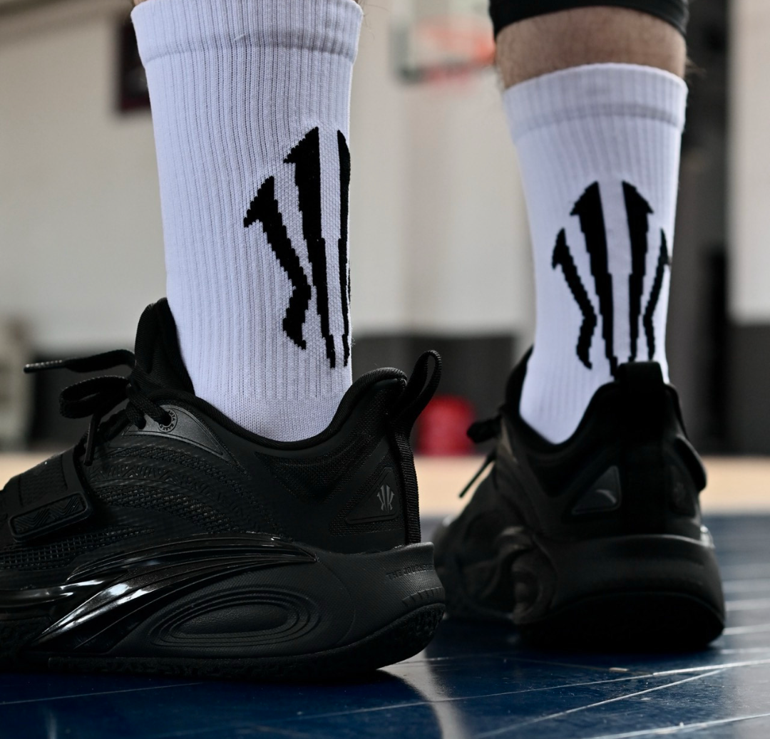  Giày Anta Kai 1 x Kyrie Irving 'Triple Black' 