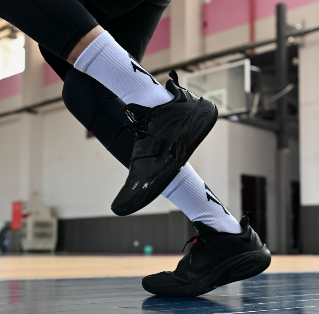  Giày Anta Kai 1 x Kyrie Irving 'Triple Black' 