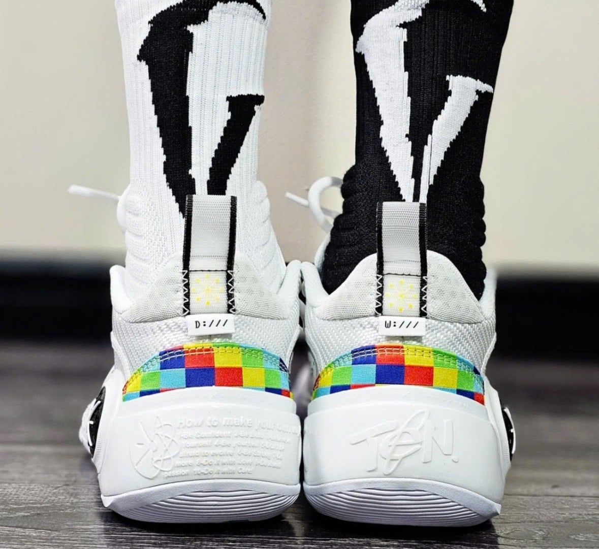  Giày Li-Ning Way of Wade 10 'White Rainbow' 