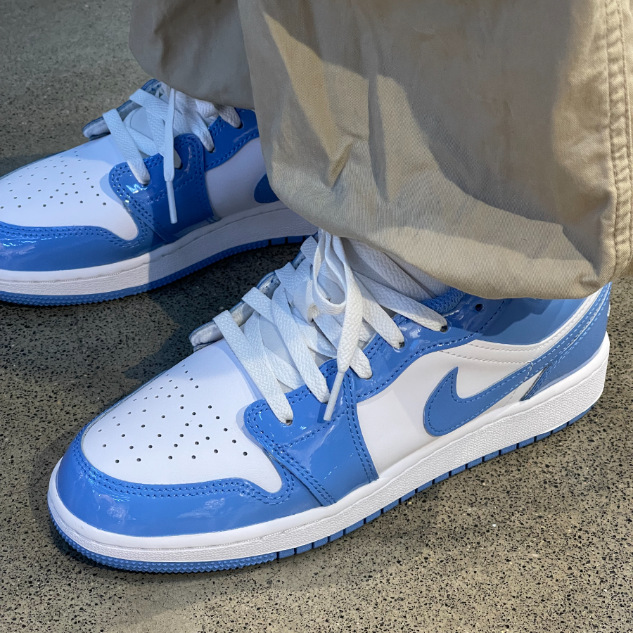  Giày Nike Air Jordan 1 Low SE GS 'Legend Blue Patent' 