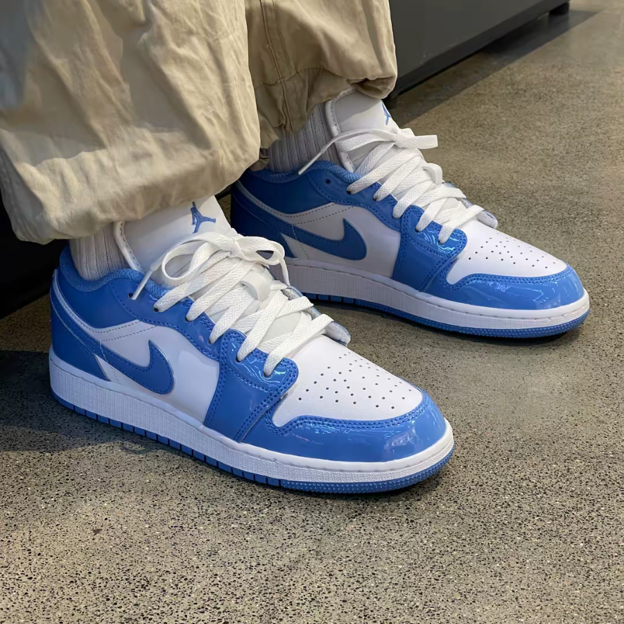  Giày Nike Air Jordan 1 Low SE GS 'Legend Blue Patent' 