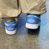  Giày Nike Air Jordan 1 Low SE GS 'Legend Blue Patent' 
