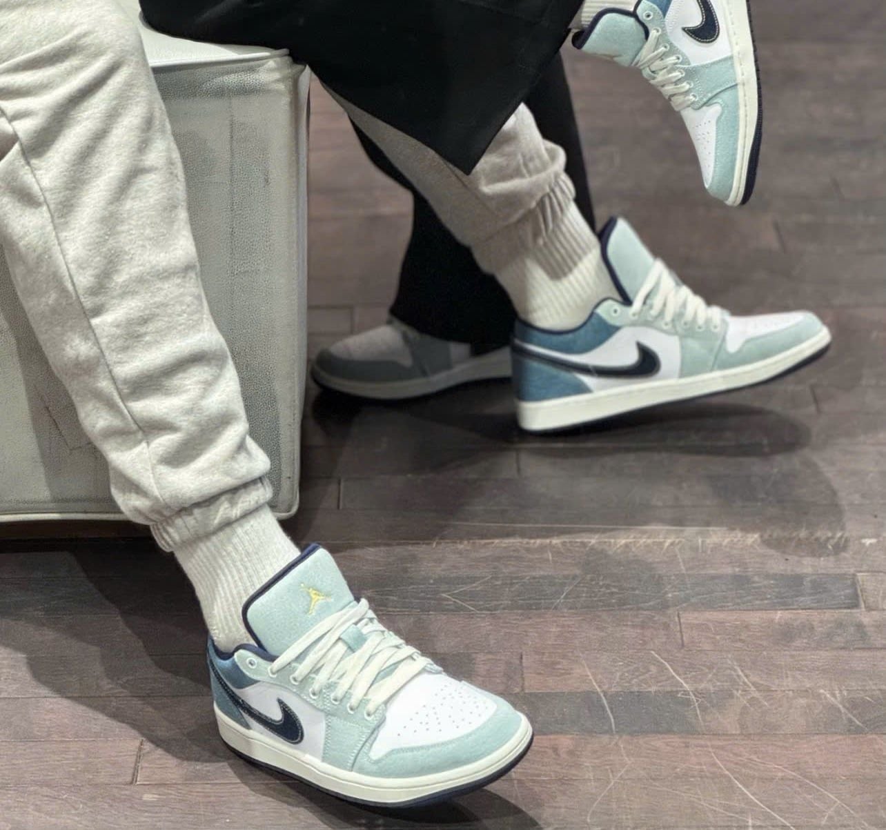  Giày Nike Air Jordan 1 Low SE 'Light Denim' 