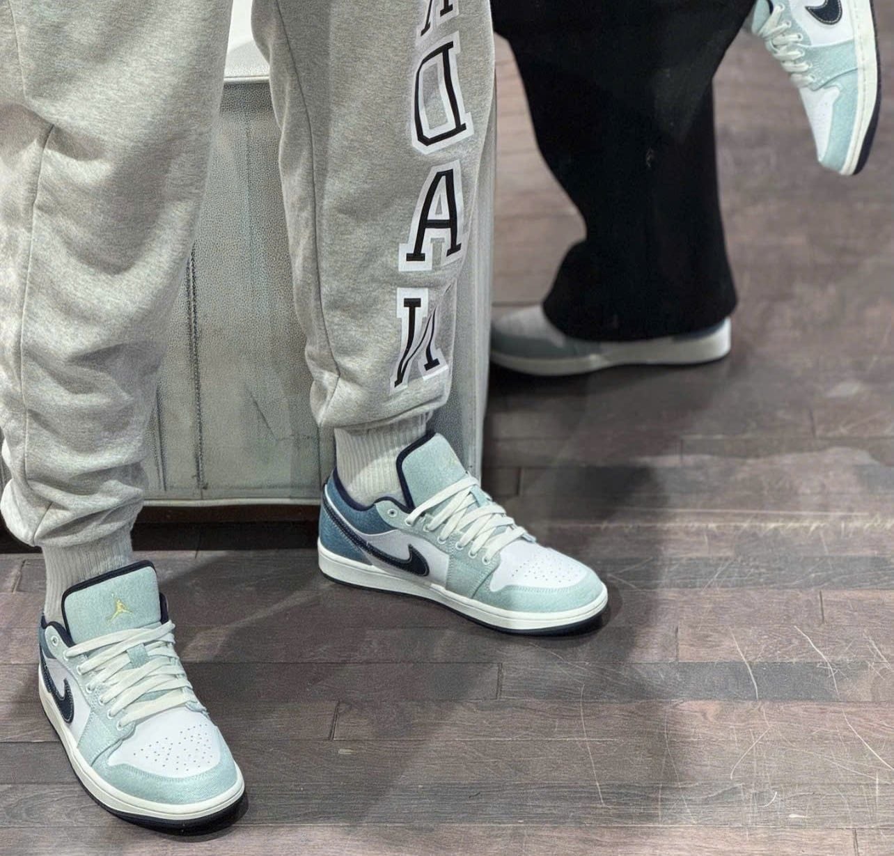  Giày Nike Air Jordan 1 Low SE 'Light Denim' 