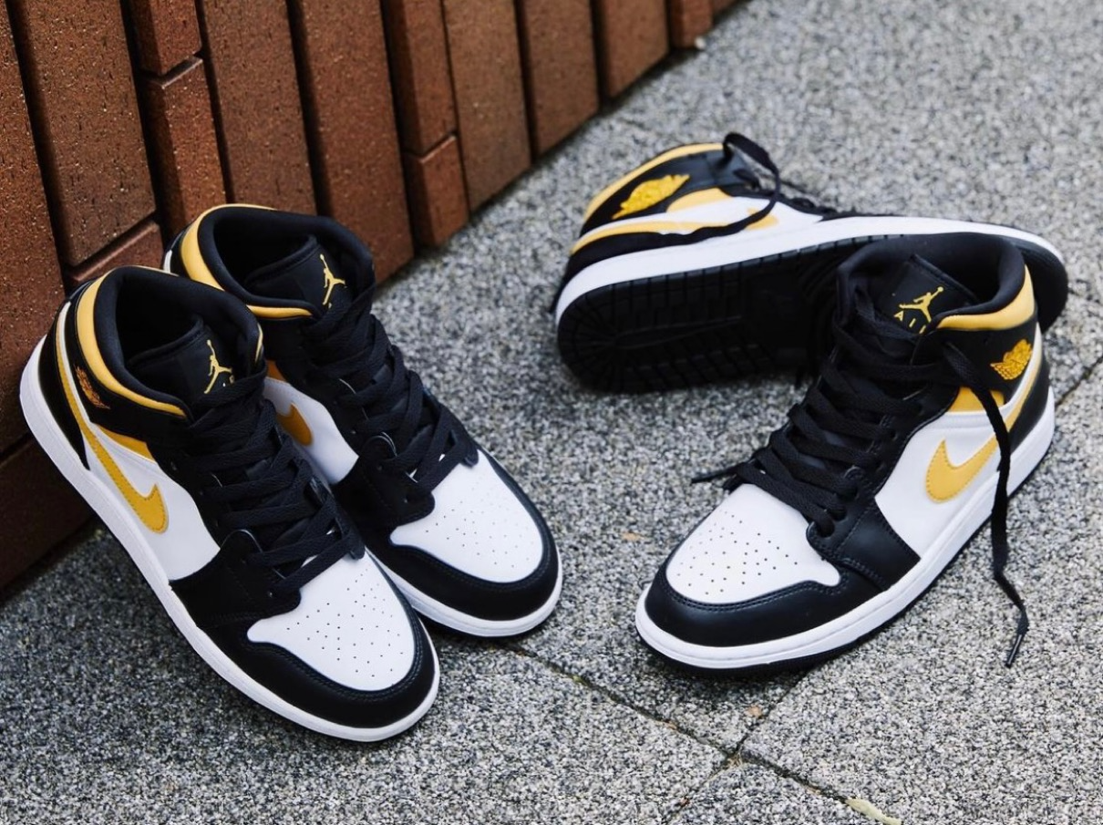 Giày Nike Air Jordan 1 Mid 'Black University Gold' 
