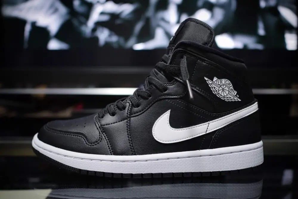  Giày Nike Air Jordan 1 Mid 'Black White' 
