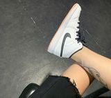  Giày Nike Air Jordan 1 Mid GS 'White Arctic Orange' 