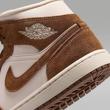  Giày Nike Air Jordan 1 Mid 'Light British Tan Chalk' 