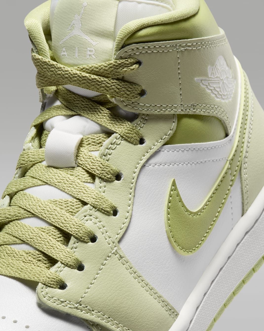  Giày Nike Air Jordan 1 Mid 'Olive Aura' 
