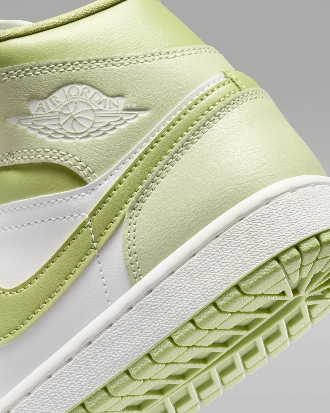  Giày Nike Air Jordan 1 Mid 'Olive Aura' 