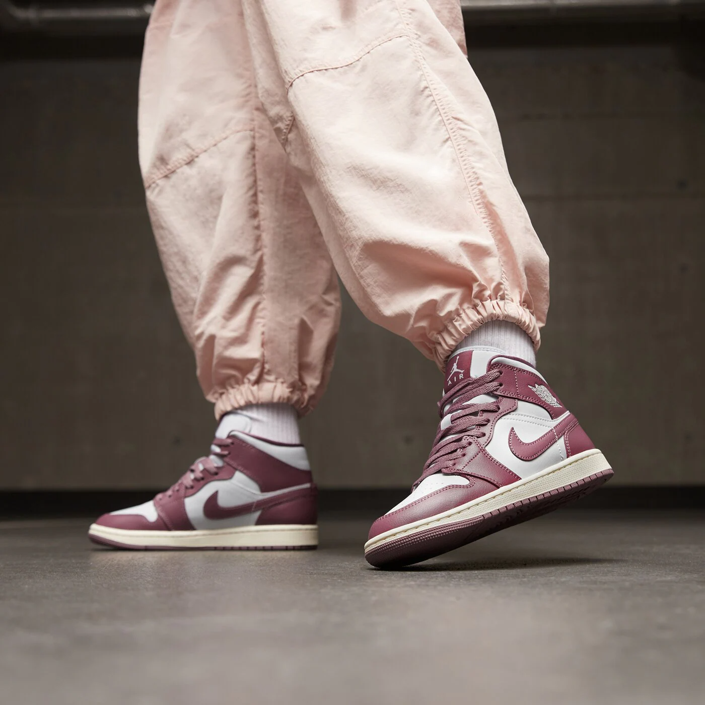  Giày Nike Air Jordan 1 Mid 'Sky J Mauve' 