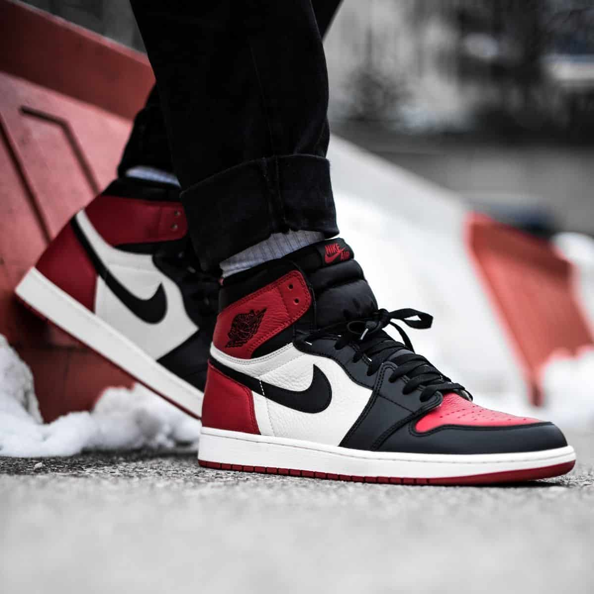  Giày Nike Air Jordan 1 Retro High OG 'Bred Toe' 