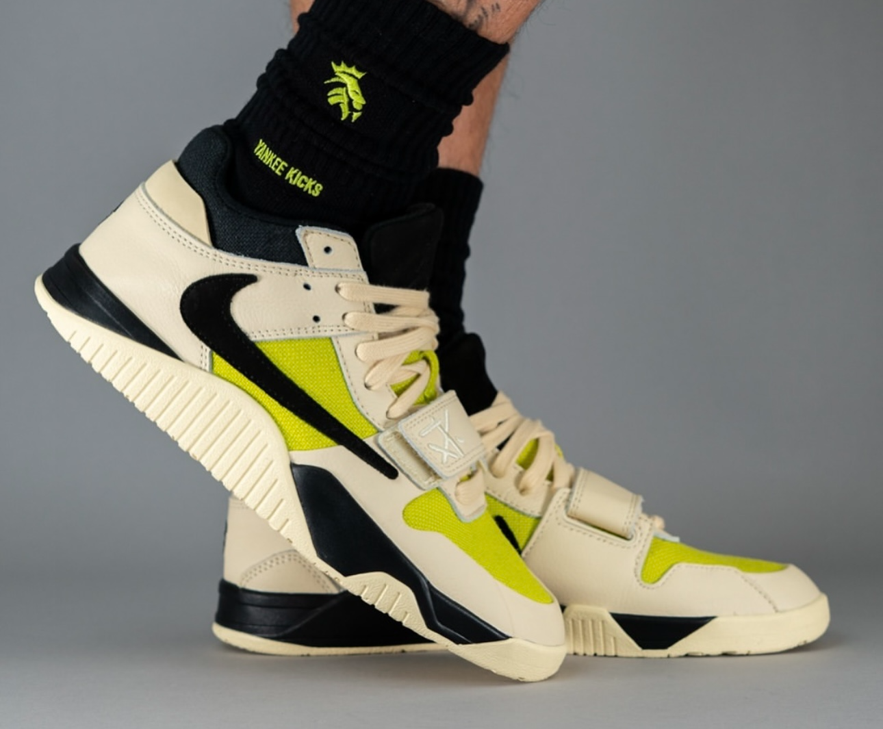  Giày Nike Air Jordan Jumpman x Travis Scott ‘Bright Cactus’ 