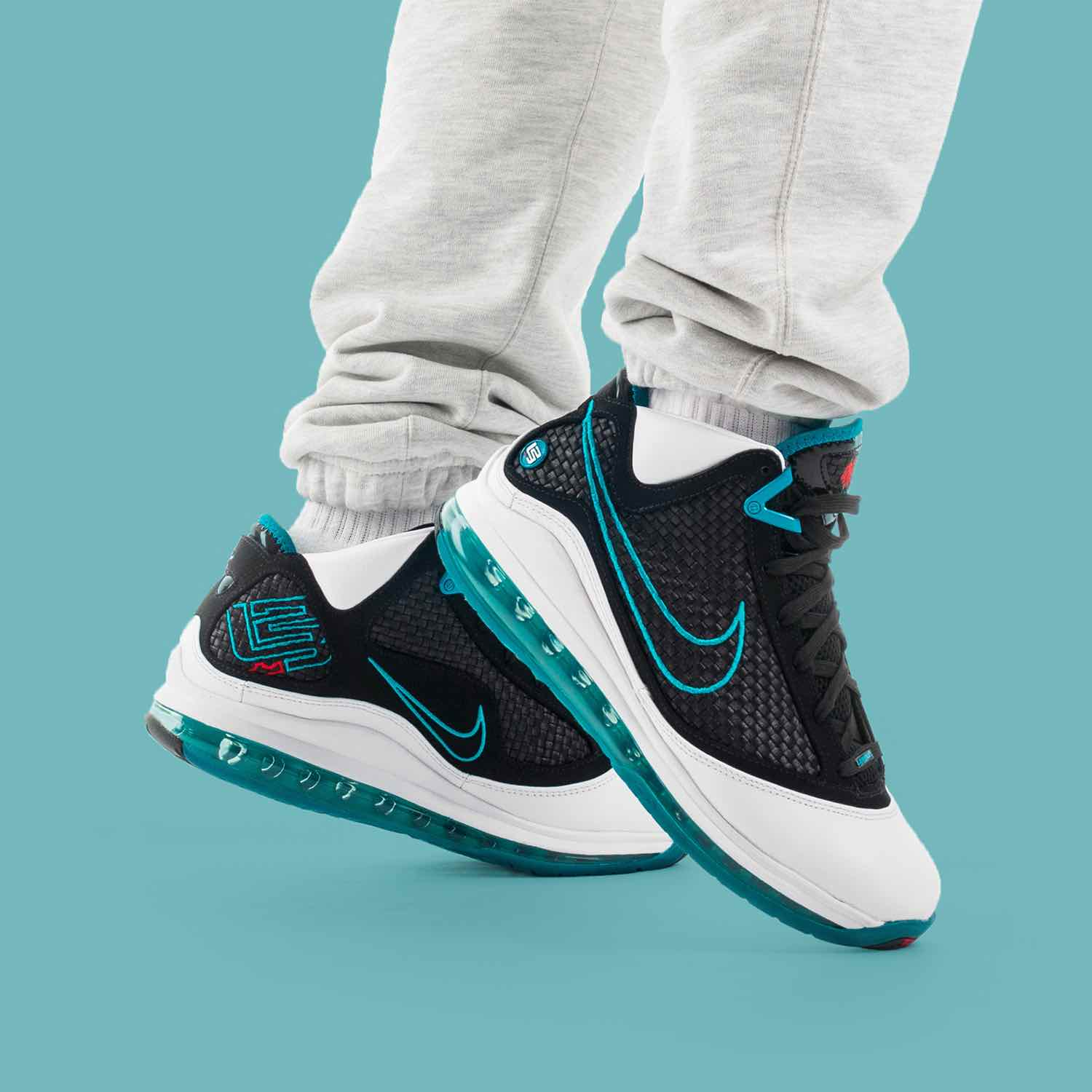  Giày Nike Air Max LeBron 7 Retro QS ‘Red Carpet’ 