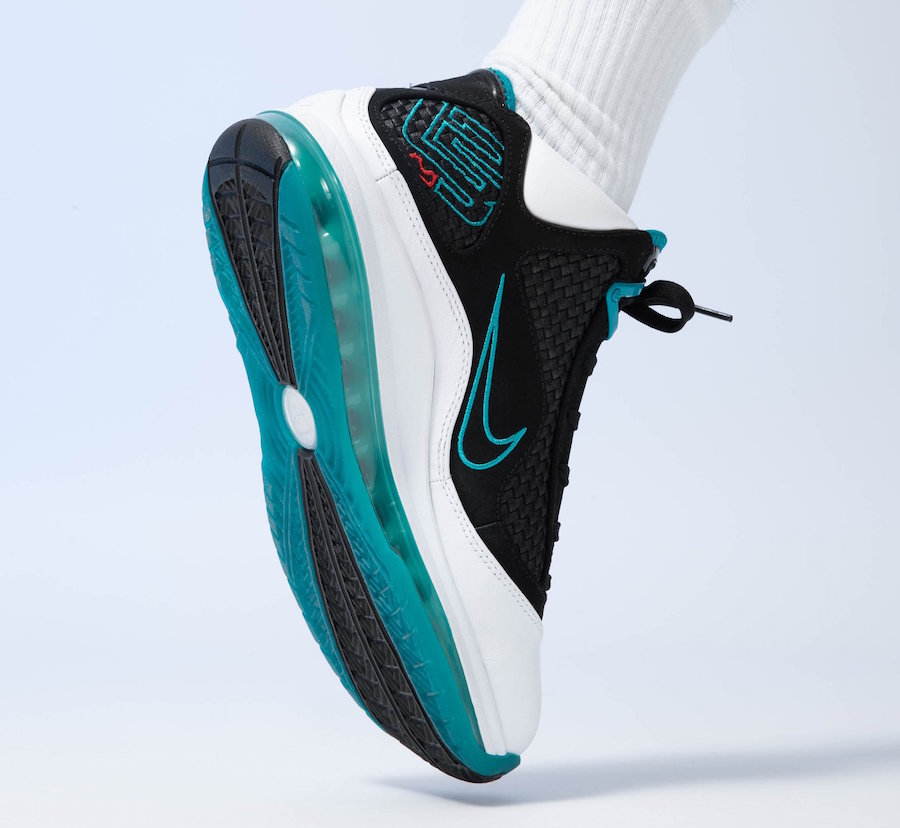  Giày Nike Air Max LeBron 7 Retro QS ‘Red Carpet’ 