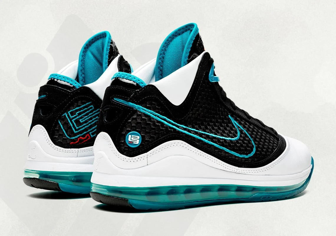  Giày Nike Air Max LeBron 7 Retro QS ‘Red Carpet’ 