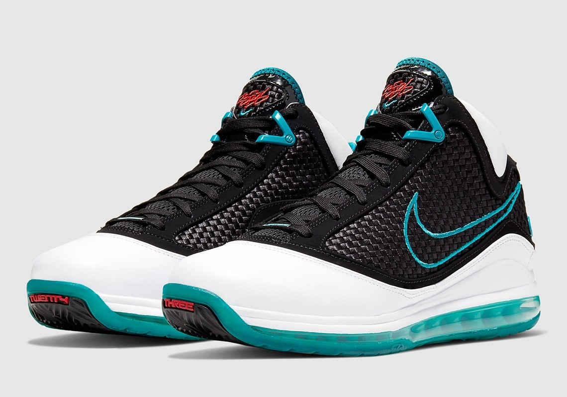  Giày Nike Air Max LeBron 7 Retro QS ‘Red Carpet’ 