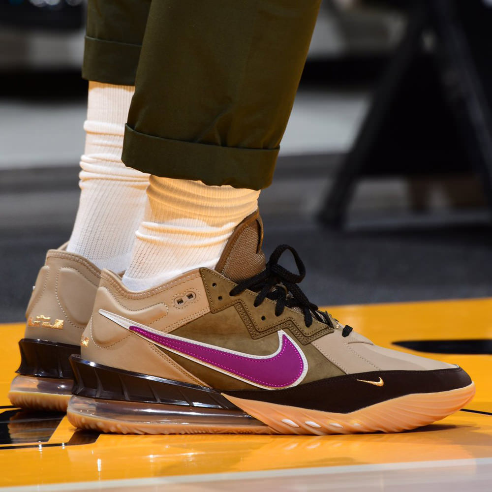  Giày Nike Atmos x LeBron 18 Low ‘Viotech’ 