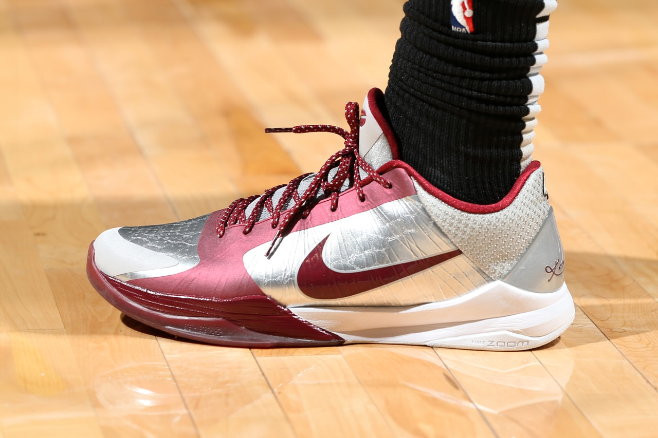  Giày Nike Kobe V Protro ‘Metallic Silver’ 