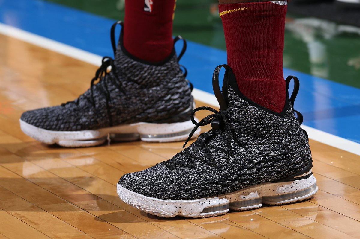  Giày Nike LeBron 15 'Ashes' 