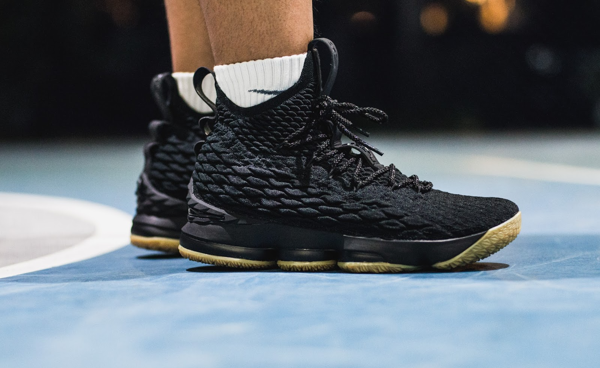  Giày Nike LeBron 15 ‘Black Gum’ 