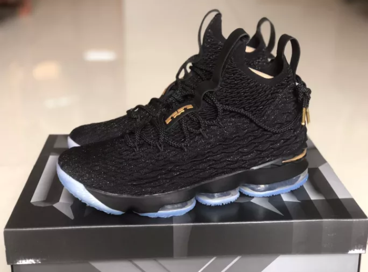  Giày Nike LeBron 15 EP ‘Metallic Gold’ 