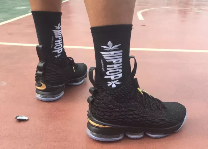  Giày Nike LeBron 15 EP ‘Metallic Gold’ 